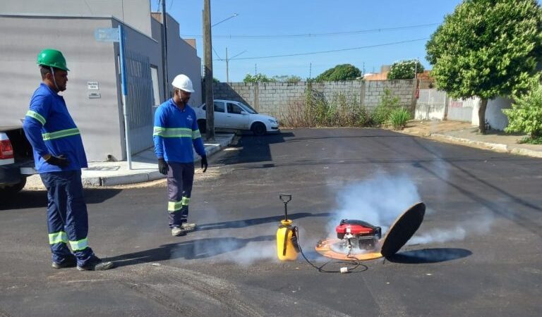 Águas de Sinop realiza fumacê para identificar ligações indevidas à rede de esgoto