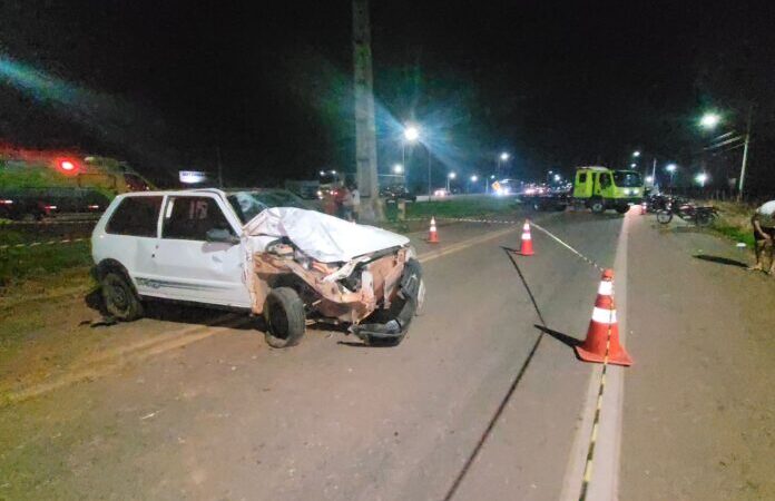 Grave acidente entre carro e moto deixa um morto na BR-163 em Sinop