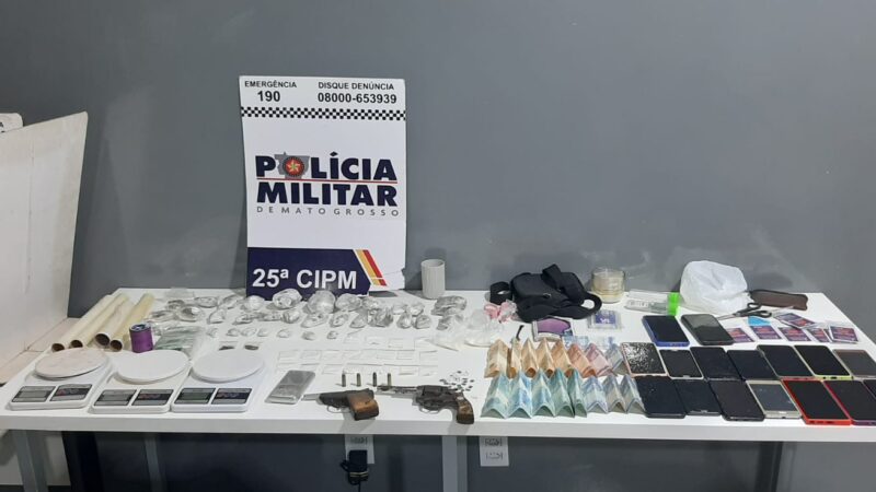 Polícia Militar prende irmãos por tráfico de drogas durante festa em Várzea Grande